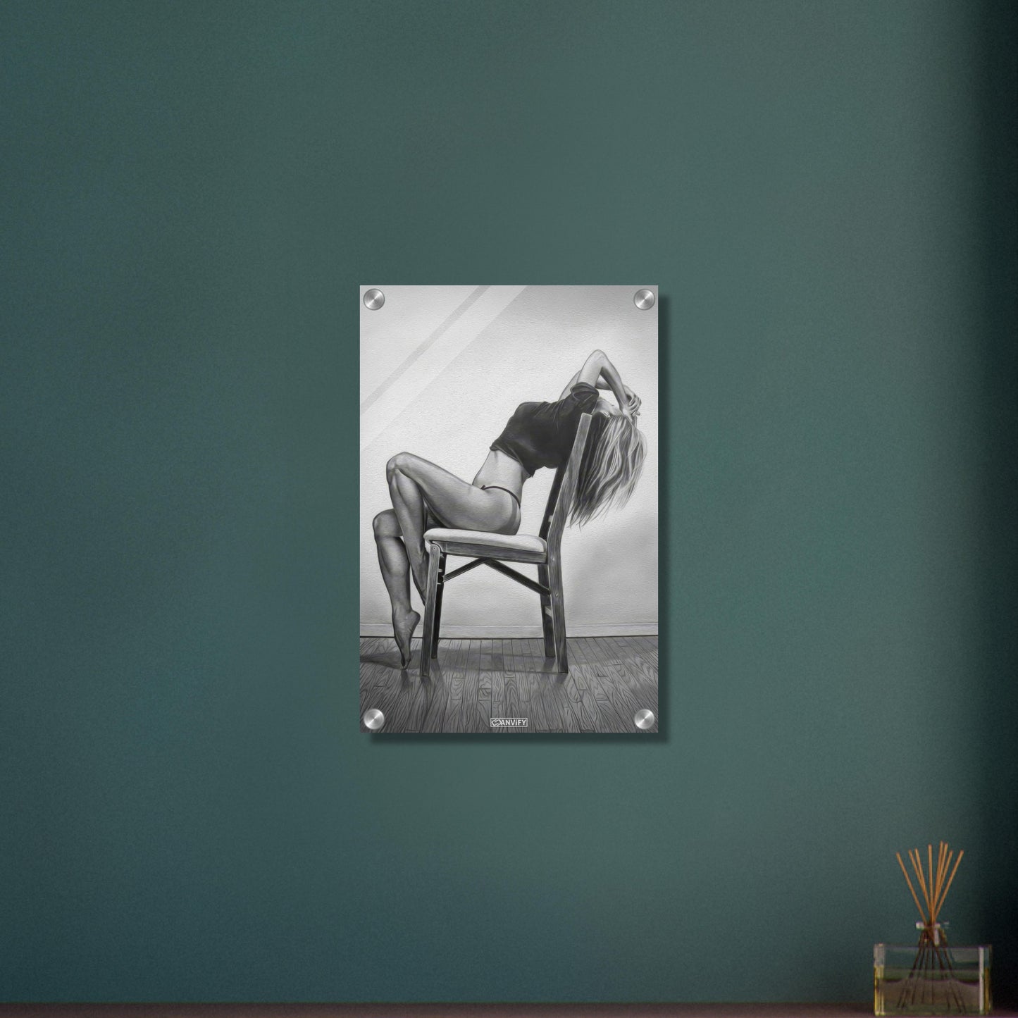 Sexy ästhetisch gezeichnete Frau auf einem Acrylbild