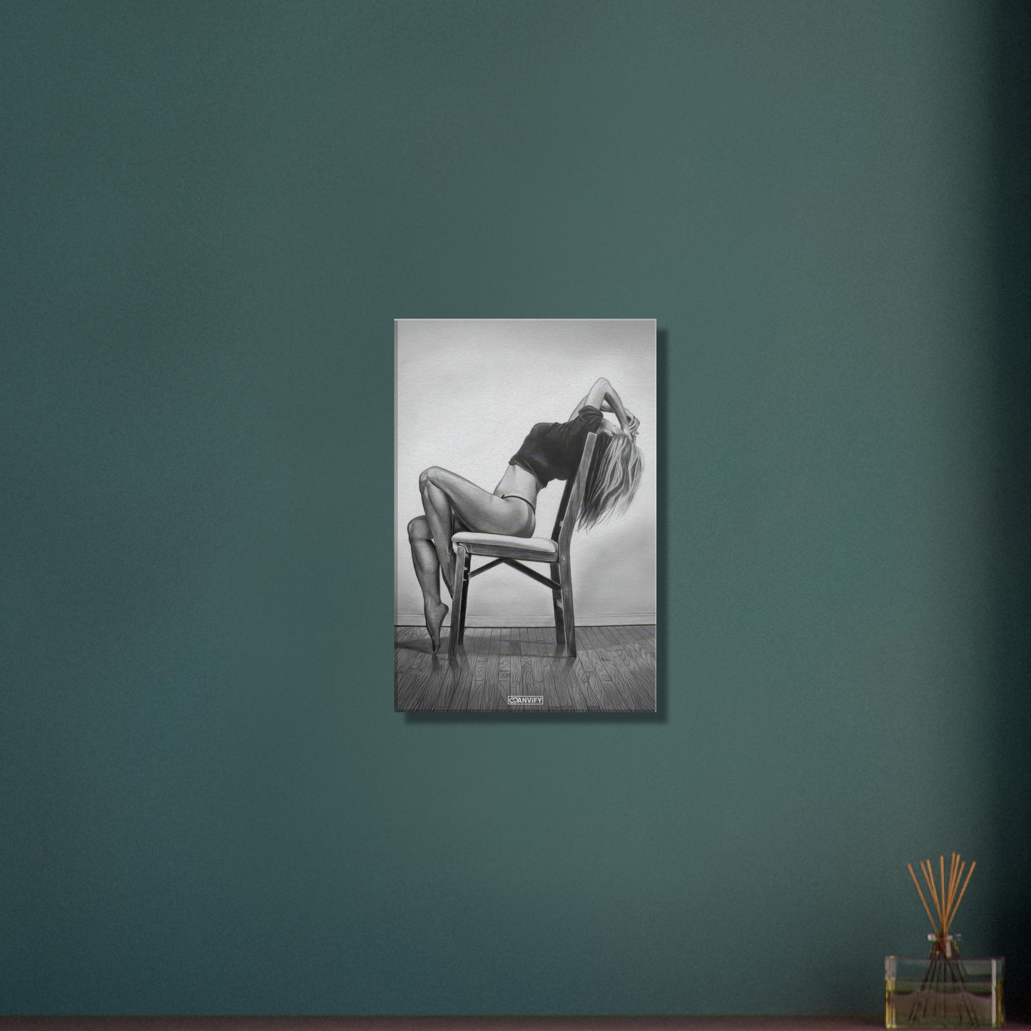 Sexy ästhetisch gezeichnete Frau auf einer Leinwand