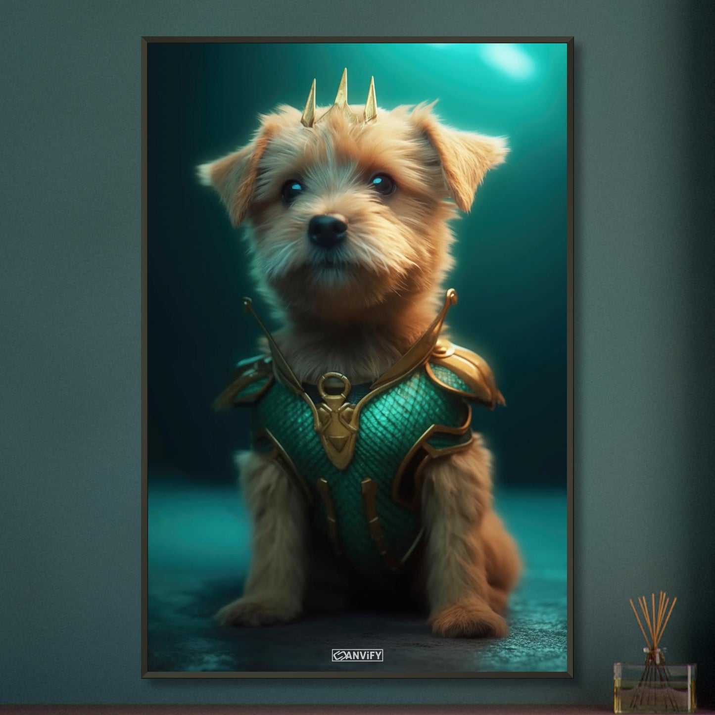 Yorkshire Terrier im Superhelden Kostüm von Aquaman auf einem Poster im Metallrahmen