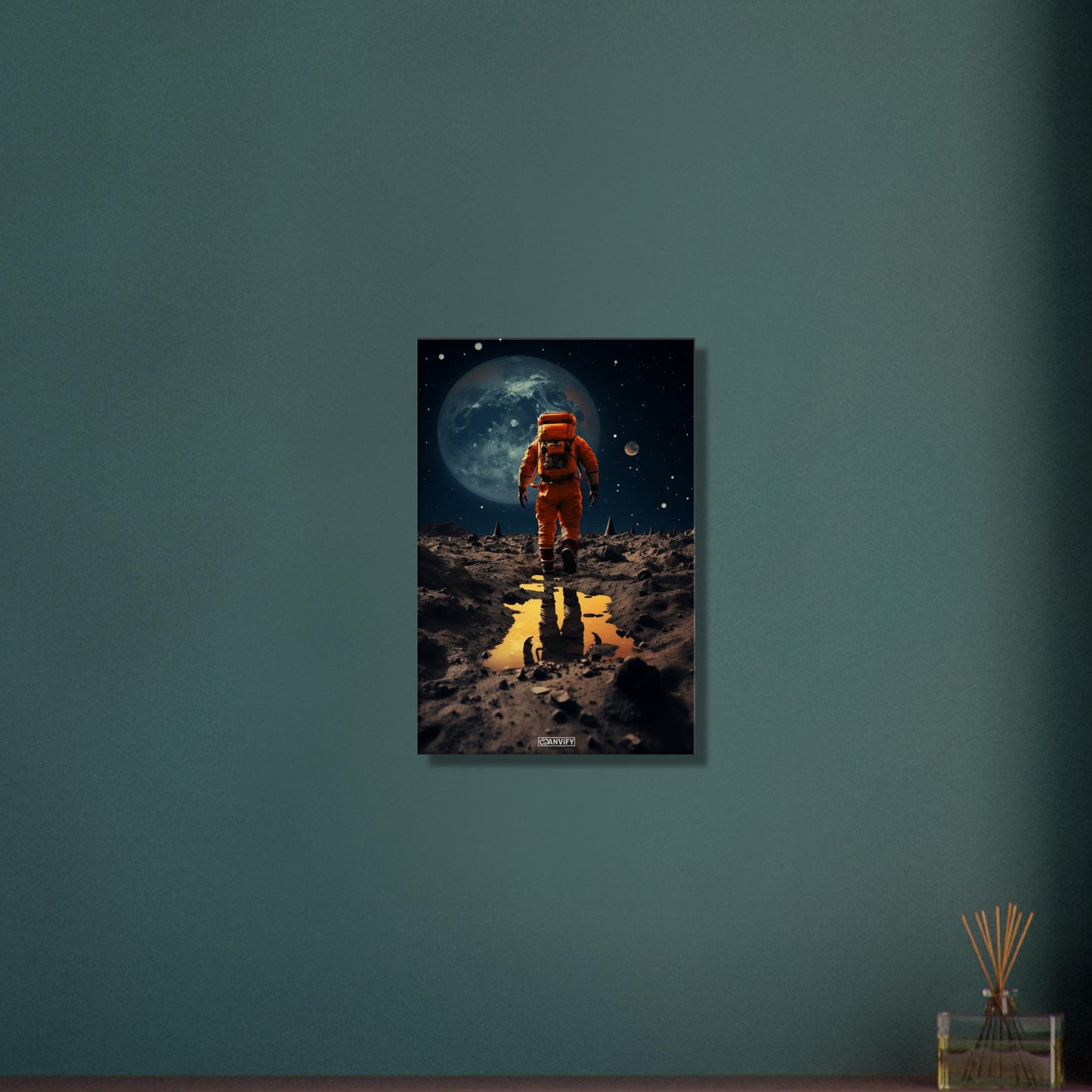 Neil Armstrong erkundet einen fremden Mond als erster Mensch auf einer Leinwand