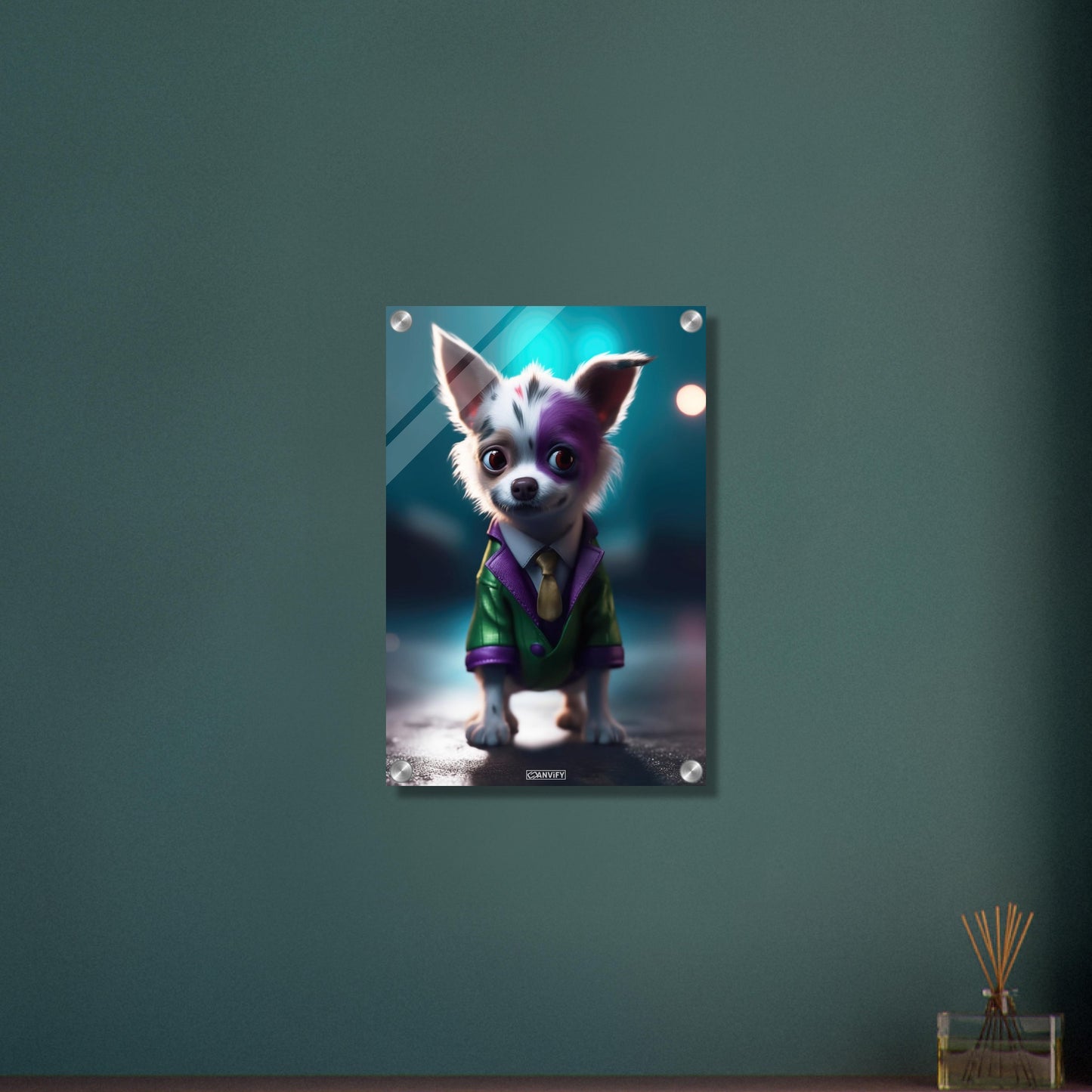 Chihuahua im Superhelden Kostüm von Joker auf einem Acrylbild