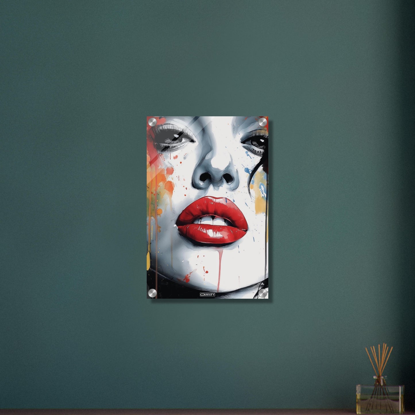 Hailey Bieber mit roten Lippen im Modern Art Stil auf einem Acrylbild