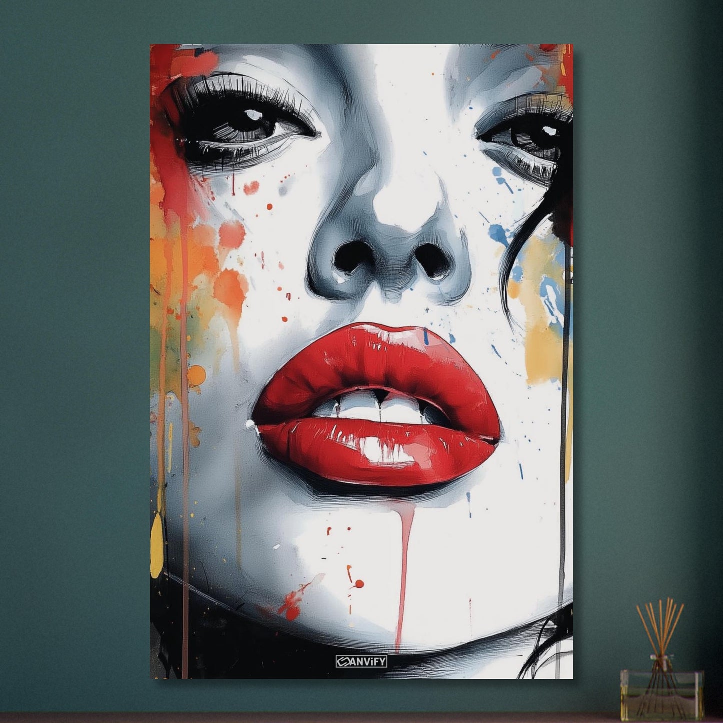 Hailey Bieber mit roten Lippen im Modern Art Stil auf Aluminium