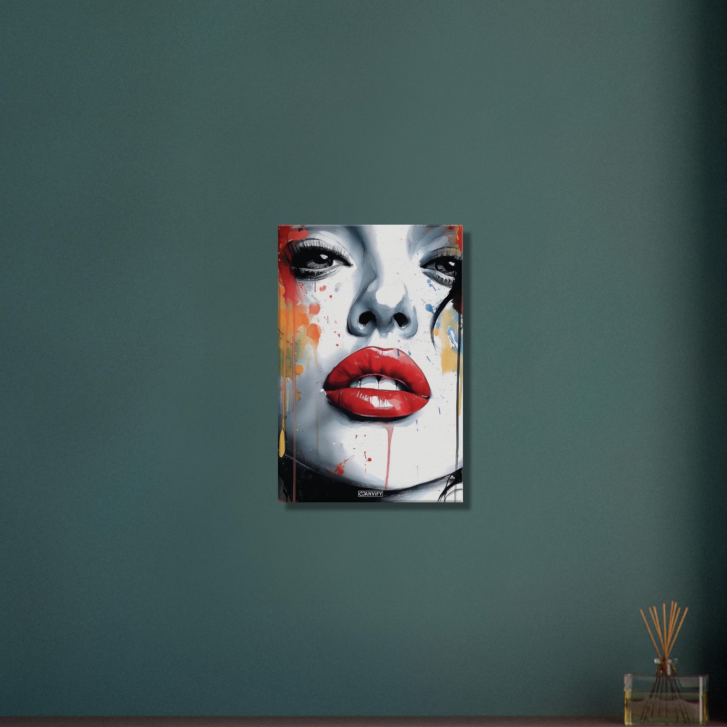 Hailey Bieber mit roten Lippen im Modern Art Stil auf einer Leinwand