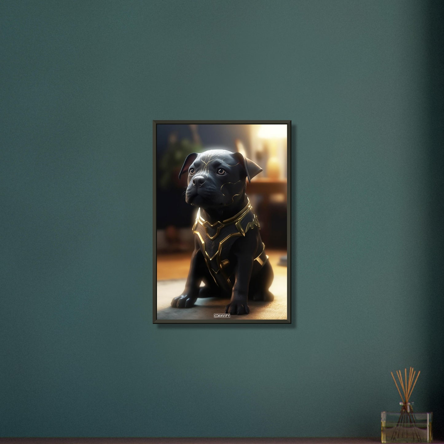 Schwarzer Labrador im Superhelden Kostüm von Black Adam auf einem Poster im Metallrahmen