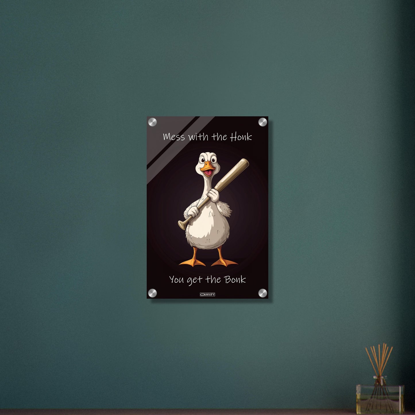 Gans aus dem Videospiel Untitled Goose Game mit einem Baseballschläger auf einem Acrylbild