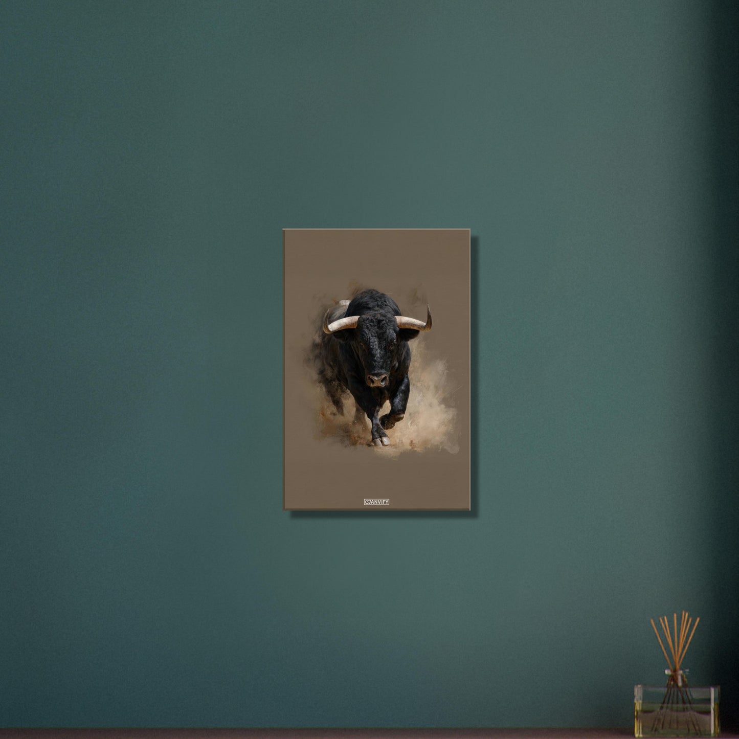 Schwarzer Stier mit Acrylfarben gemalt auf einer Leinwand