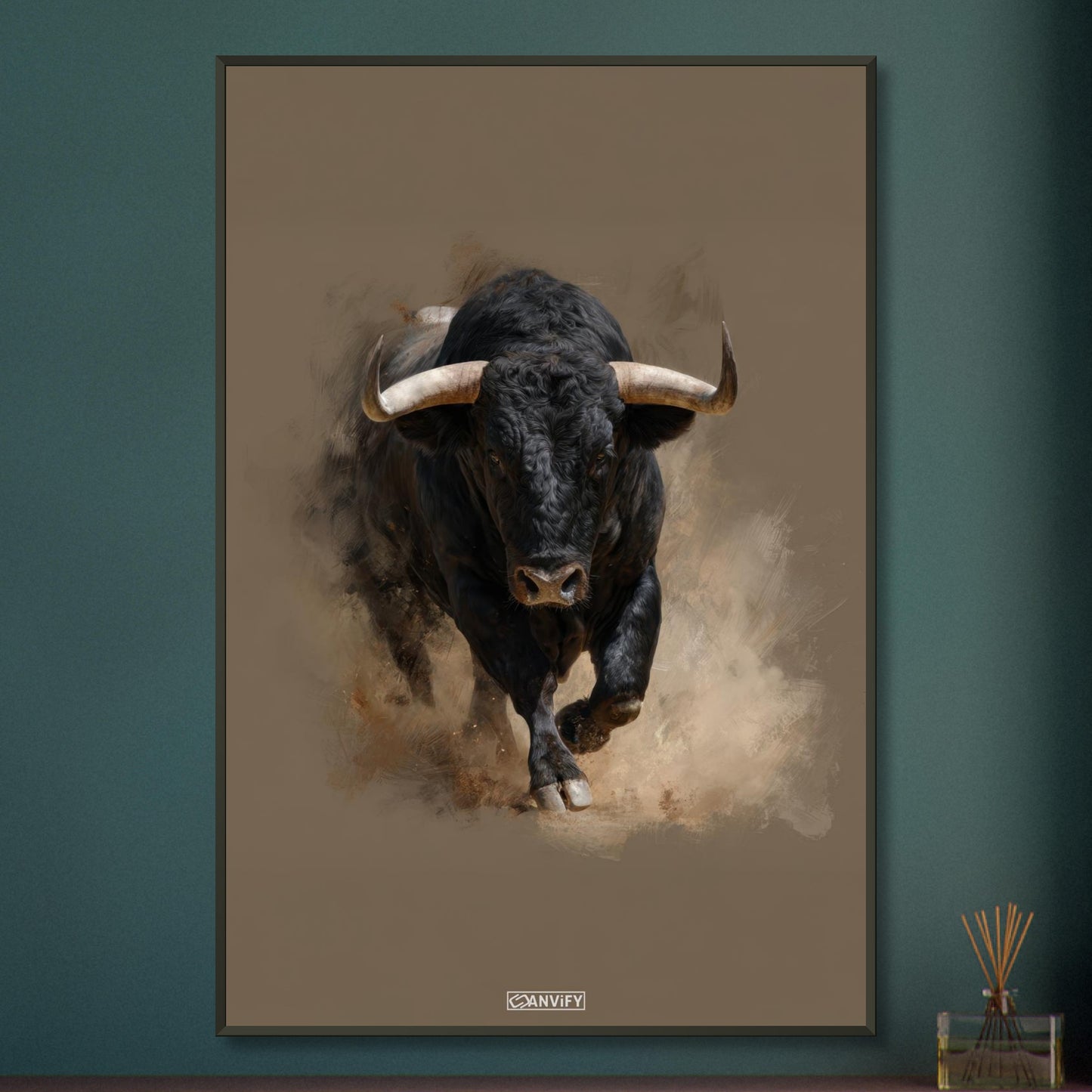 Schwarzer Stier mit Acrylfarben gemalt auf einem Poster im Metallrahmen