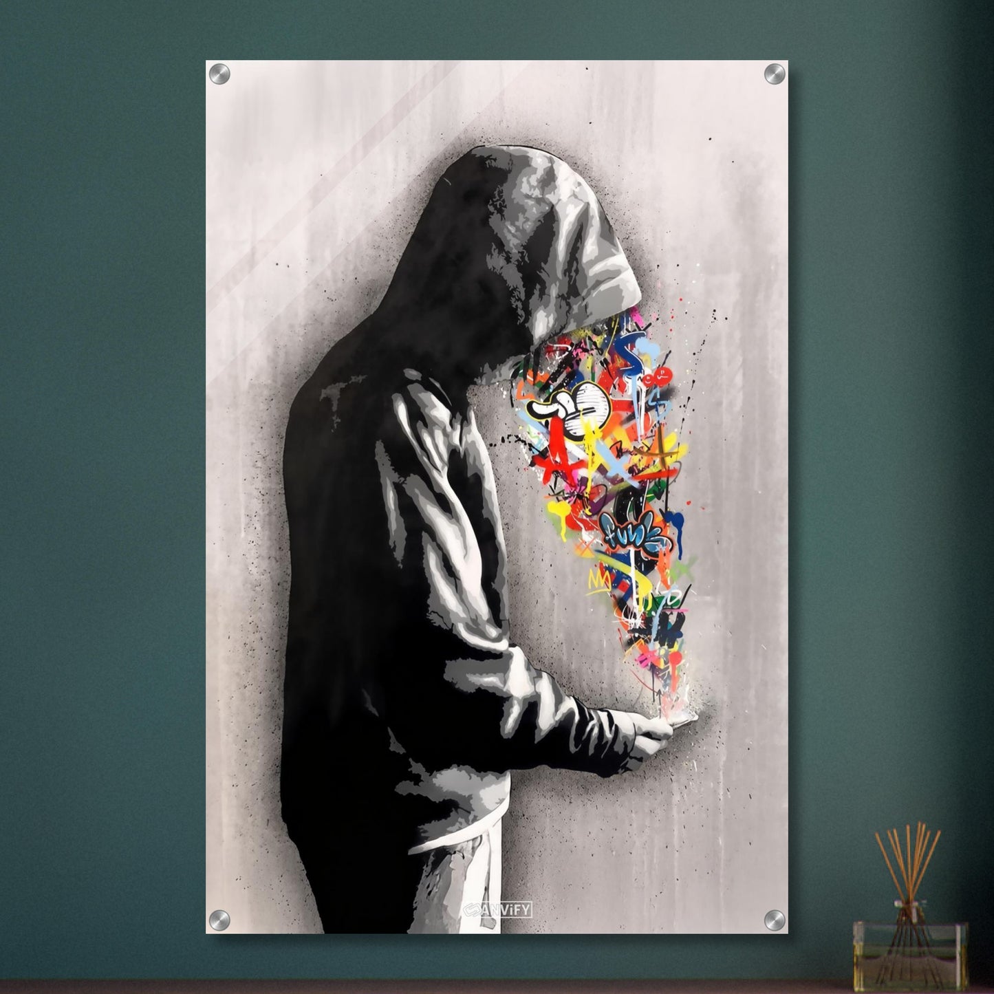 Graffiti von einem Jungen mit Hoodie im Stil von Banksy auf einem Acrylbild