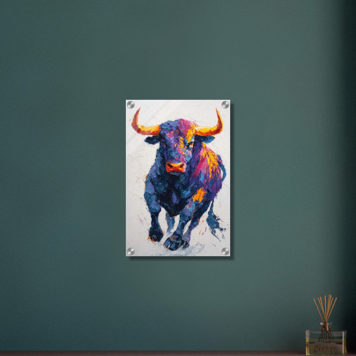 Stier mit bunten Acrylfarben gemalt auf einem Acrylbild