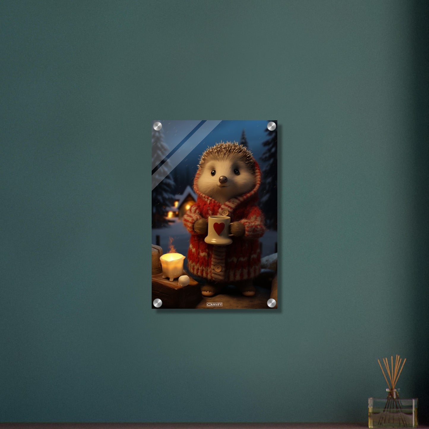 Igel mit Weste, einer Tasse Kakao und einer Kerze in einer Winternacht im Schnee auf einem Acrylbild