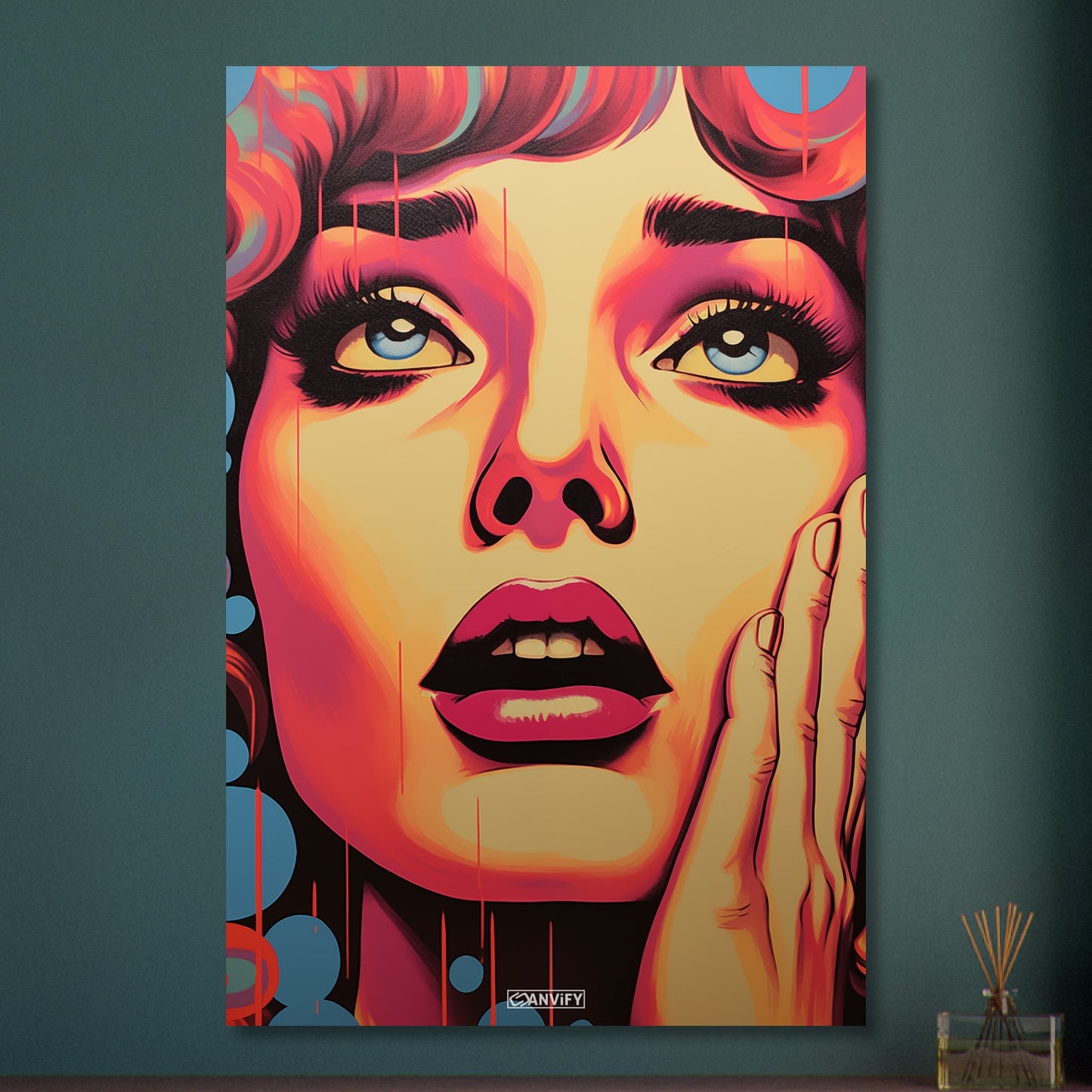 Marilyn Monroe sieht verträumt nach oben im Pop Art Stil auf Aluminium