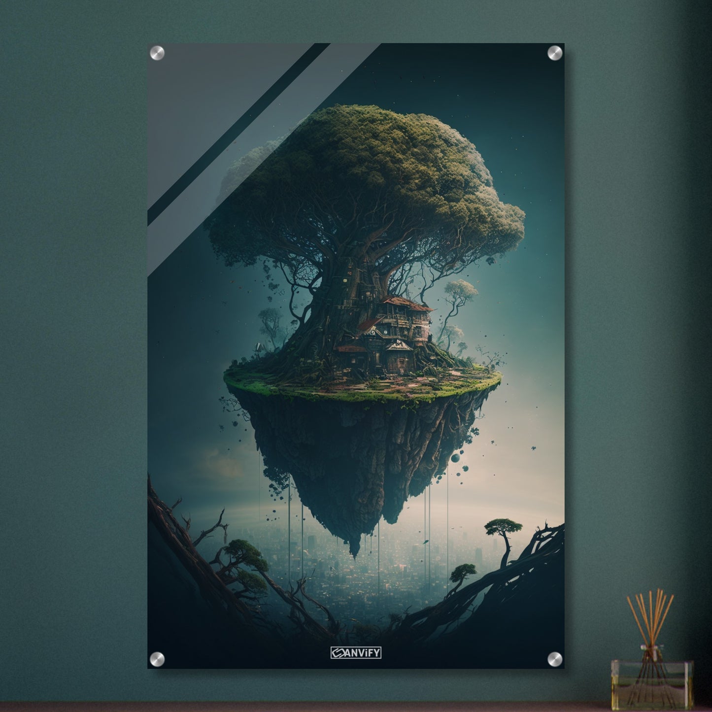 Gigantischer Dschungelbaum mit einem Baumhaus schwebend über einer Stadt auf einem Acrylbild