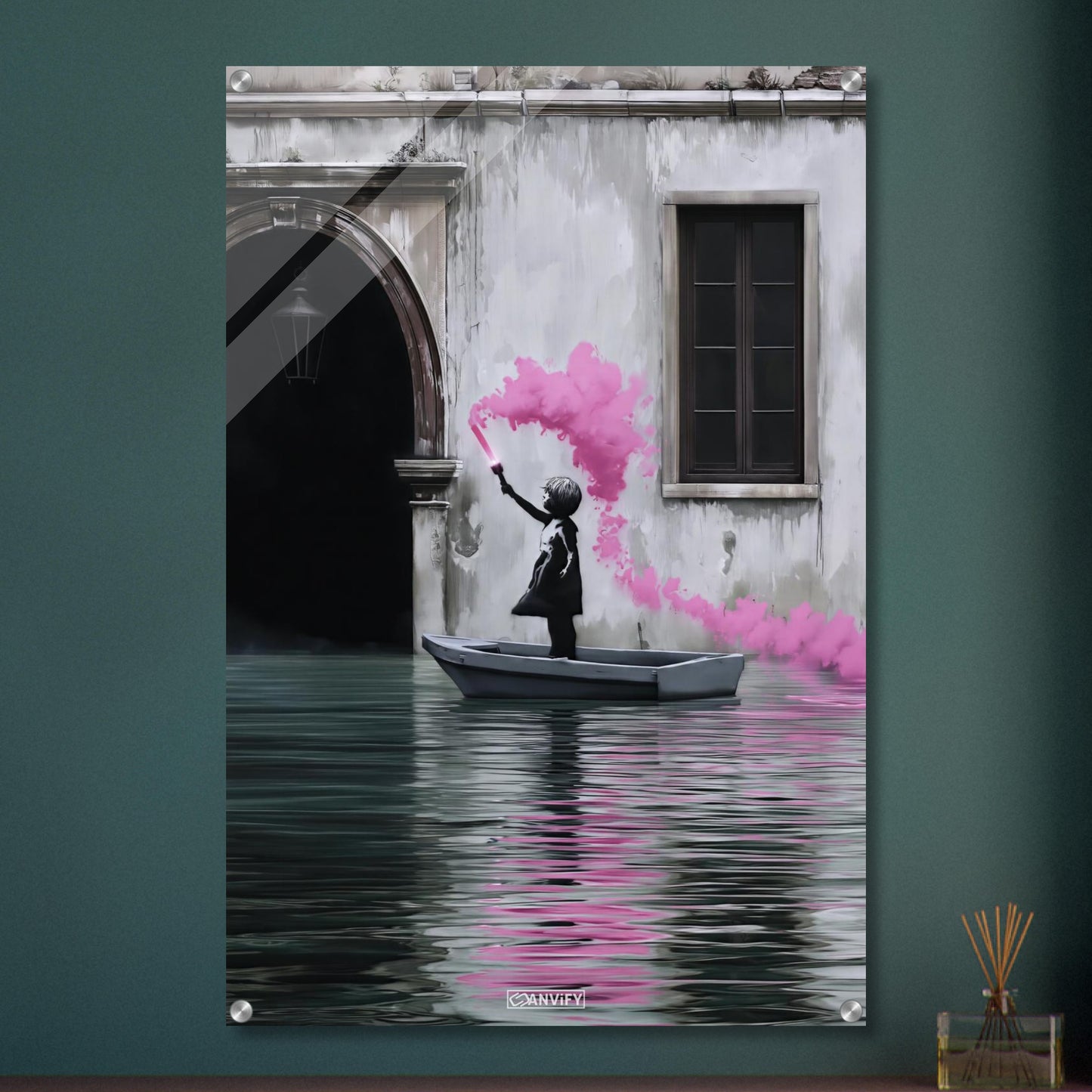 Mädchen hält im Boot auf dem Wasser eine pinke Signalfackel im Banksy Stil auf einem Acrylbild