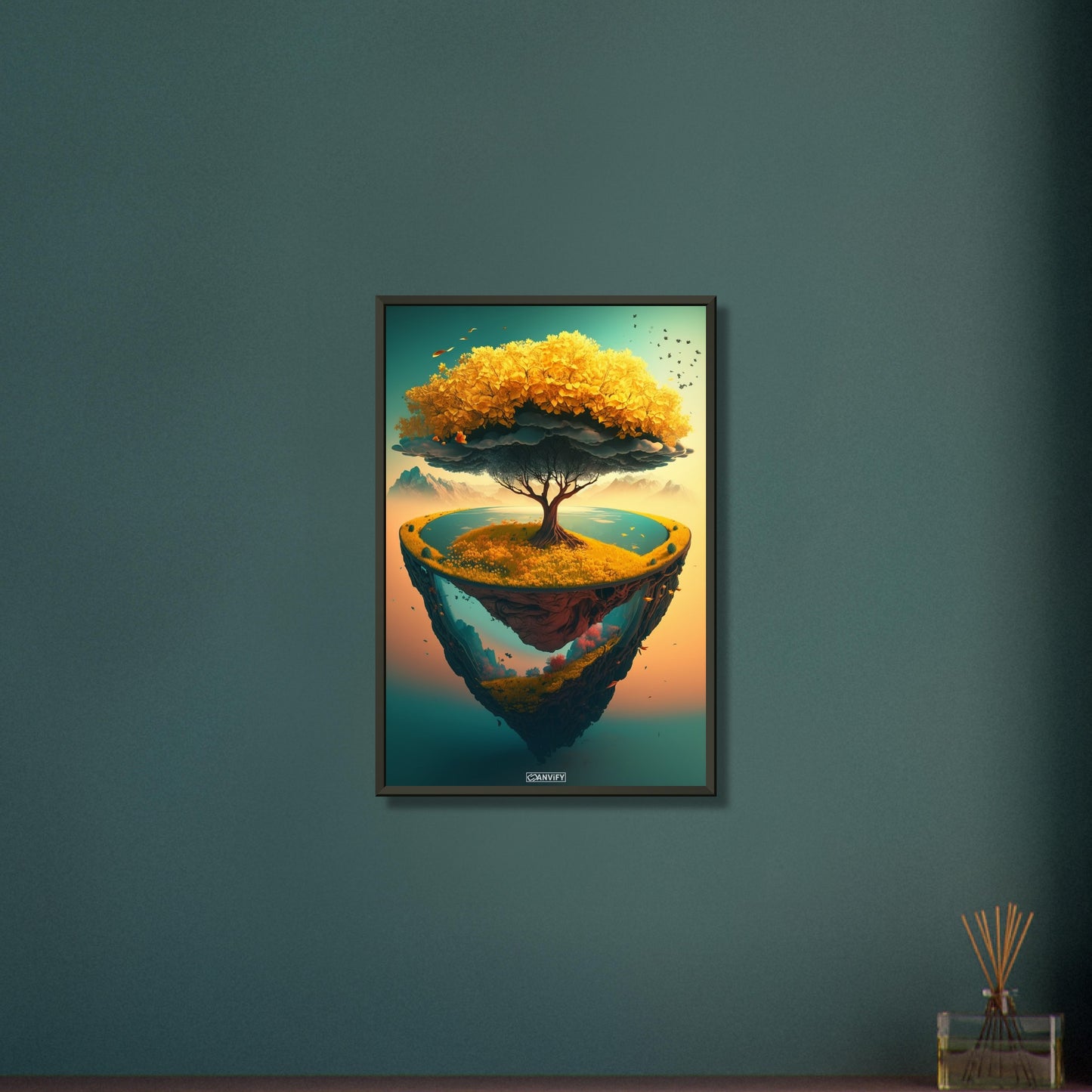 Goldener Ginkgobaum mit einem See auf einem Poster im Metallrahmen
