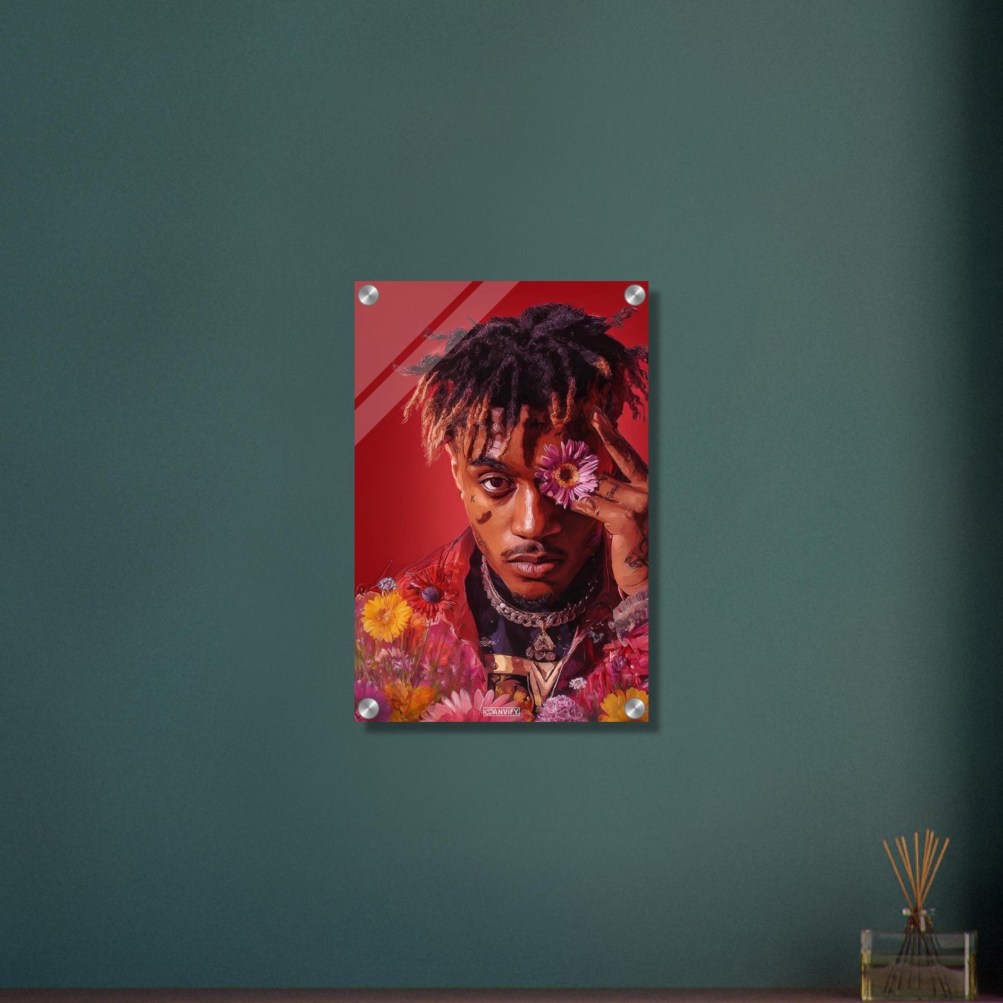 Juice WRLD im Stil von Nashid Chroma und inspiriert vom Album Cover Legends Never Die mit Blumen um die Augen auf einem Acrylbild