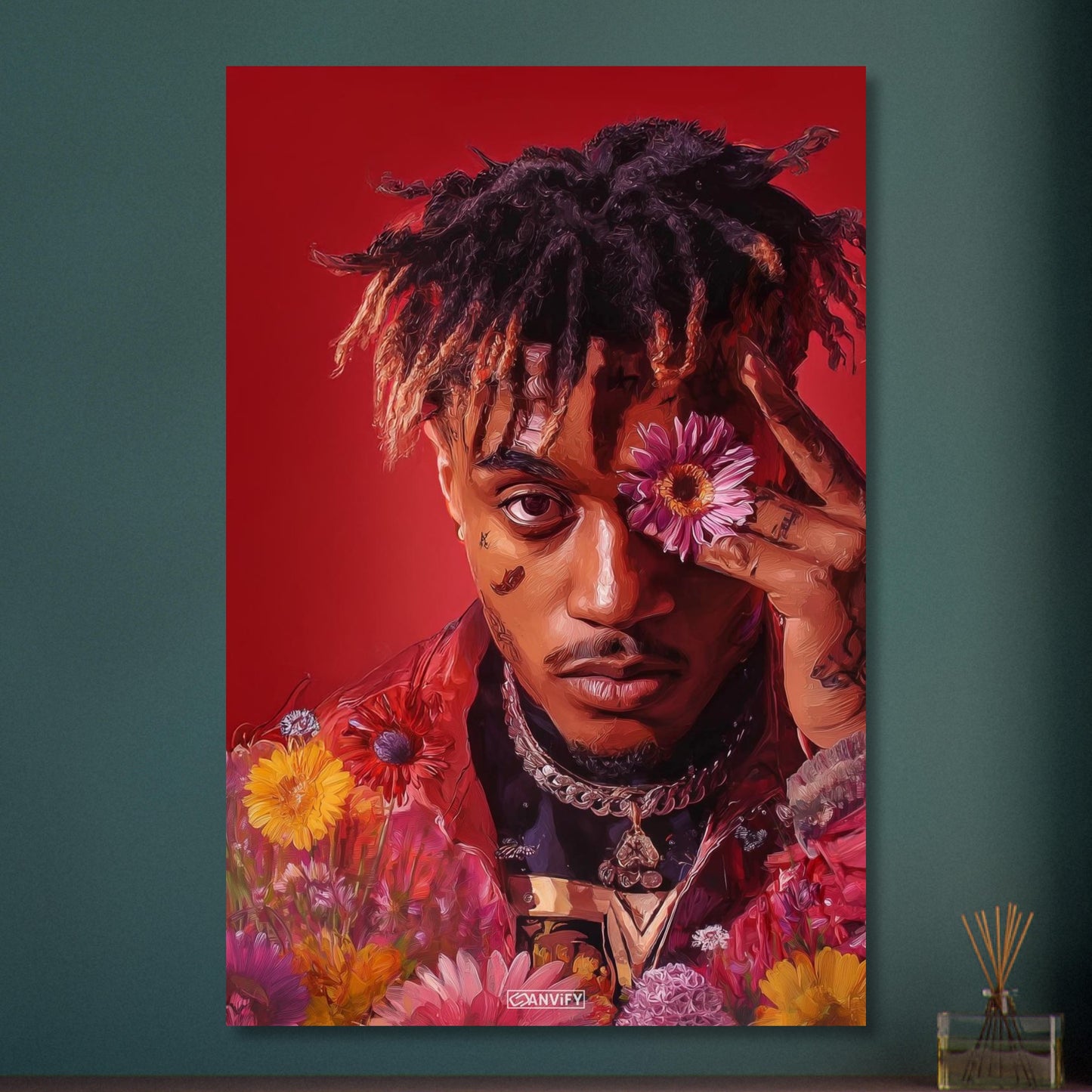 Juice WRLD im Stil von Nashid Chroma und inspiriert vom Album Cover Legends Never Die mit Blumen um die Augen auf Aluminium