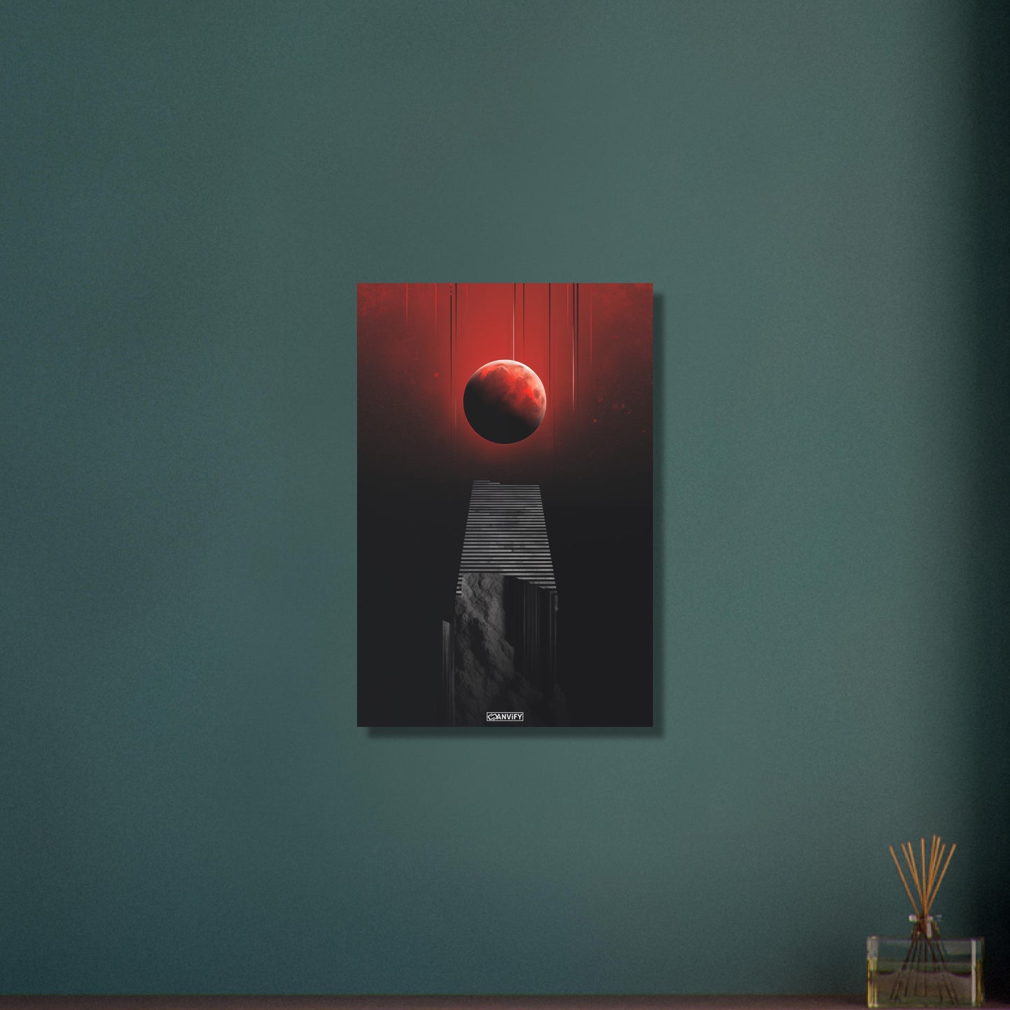 Abstrakter Blutmond schwebend vor einer Treppe auf Aluminium