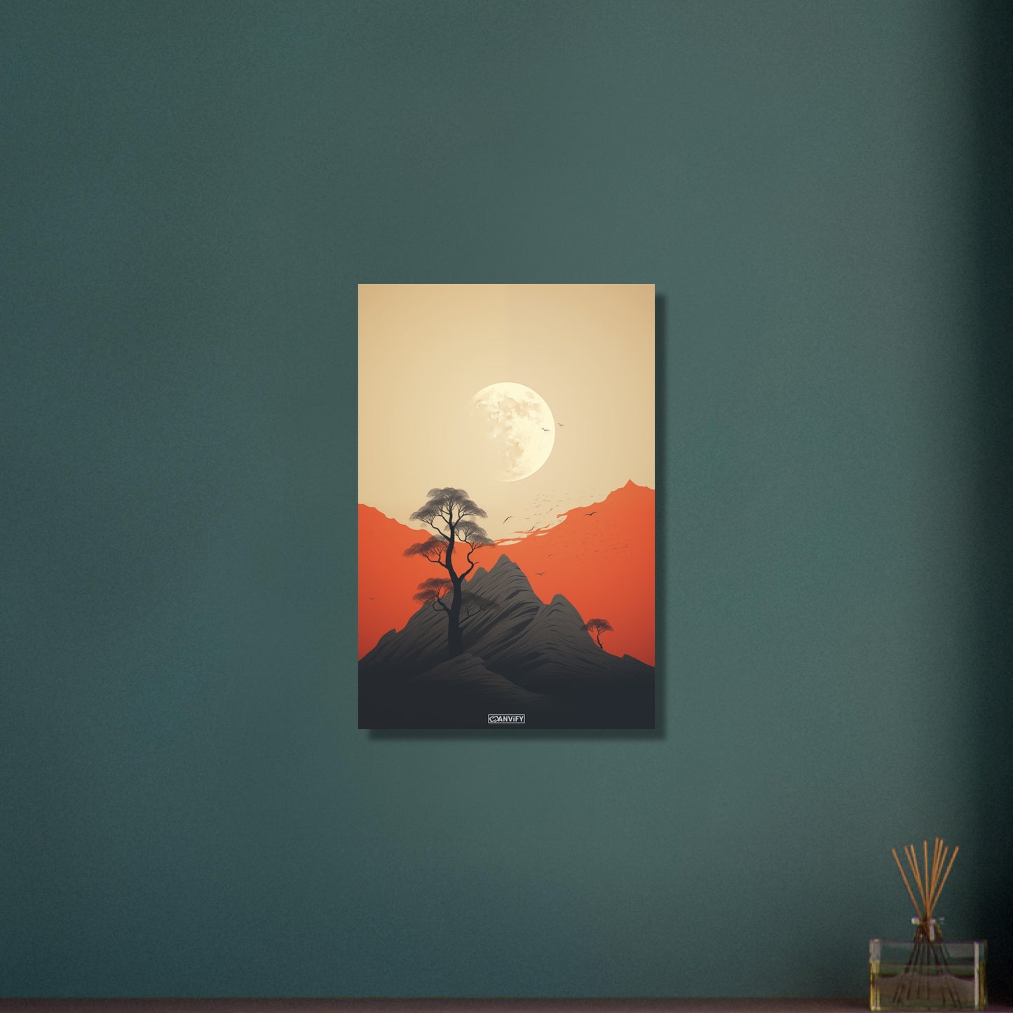 Pulag Berg mit einem Mond minimalistisch dargestellt auf Aluminium
