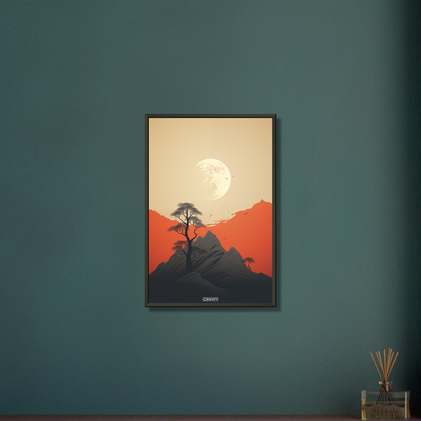 Pulag Berg mit einem Mond minimalistisch dargestellt auf einem Poster im Metallrahmen