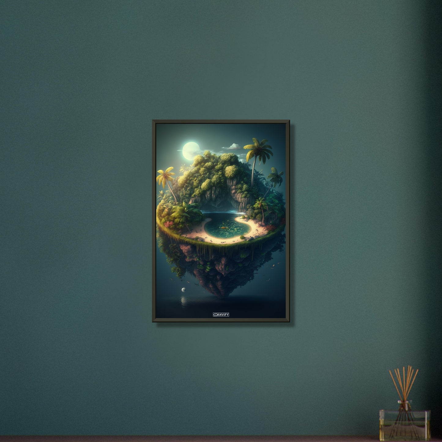 Leuchtender Mond mit Palmenoase auf einem Poster im Metallrahmen