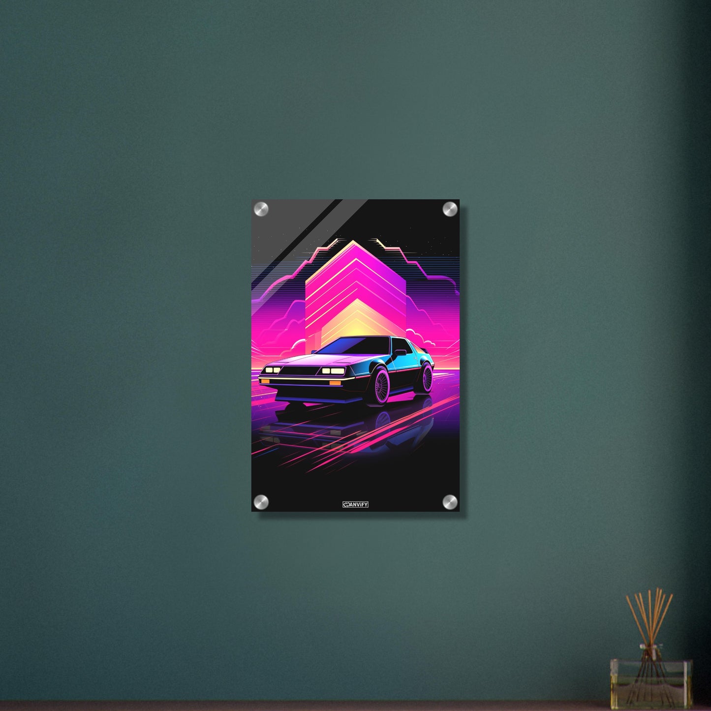 DeLorean DMC-12 aus dem Film Zurück in die Zukunft im einfachen Retrodesign und Blau und Lila Farbtönen auf einem Acrylbild