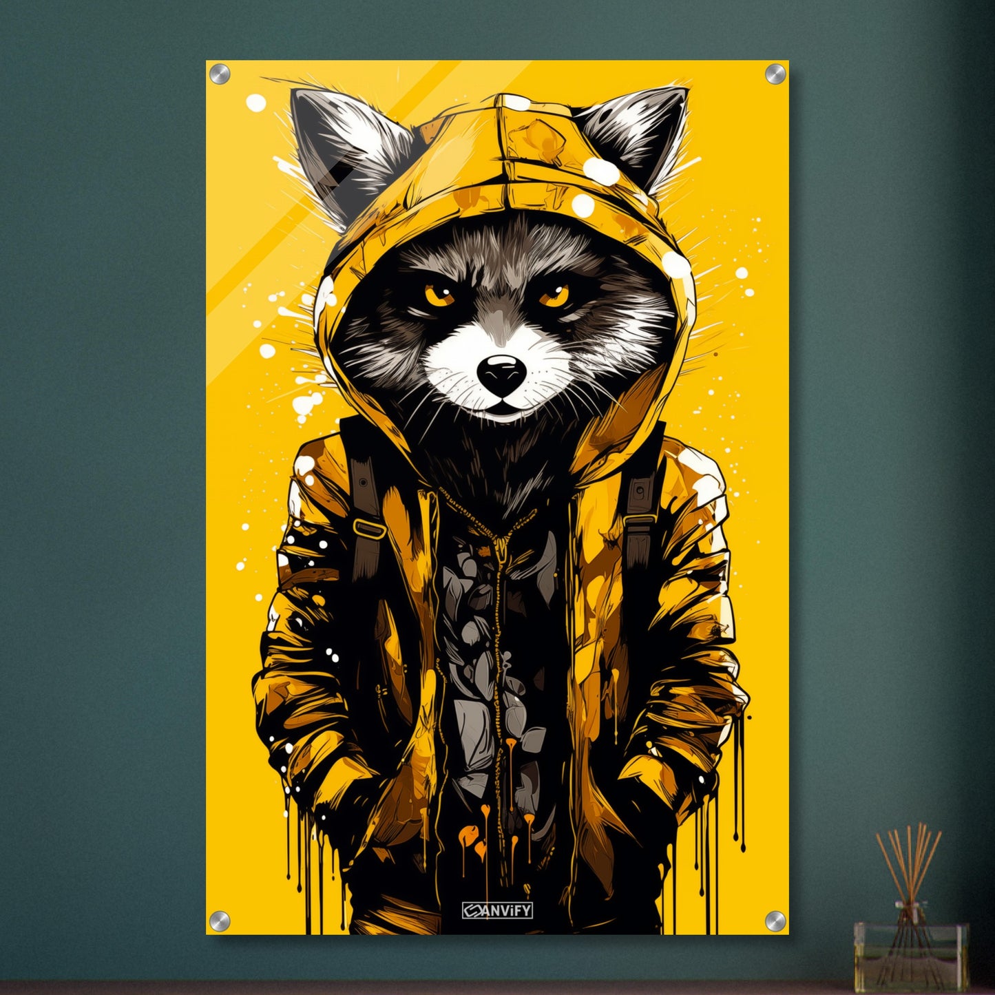 Waschbär mit gelber Jacke auf einem Acrylbild