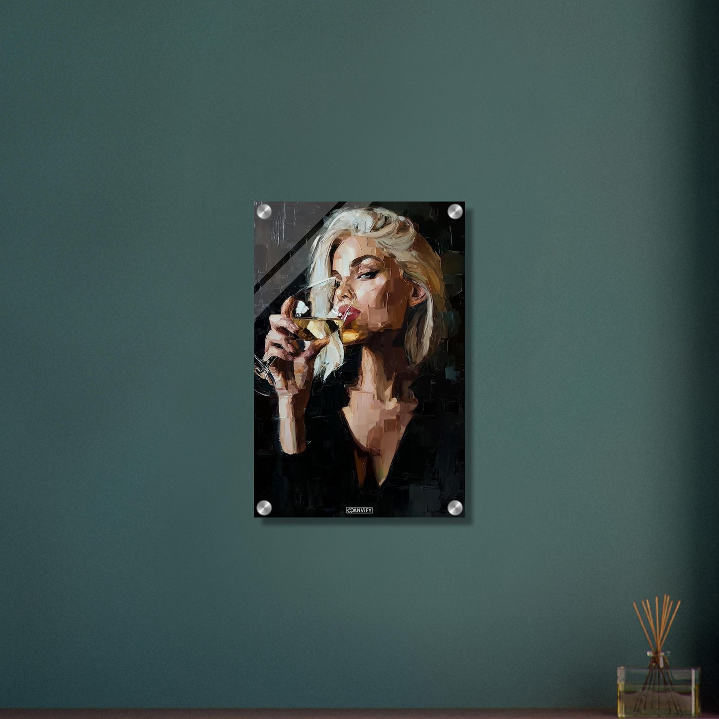 Sexy blonde Geschäftsfrau mit einem Weinglas gemalt mit Acrylfarben auf einem Acrylbild