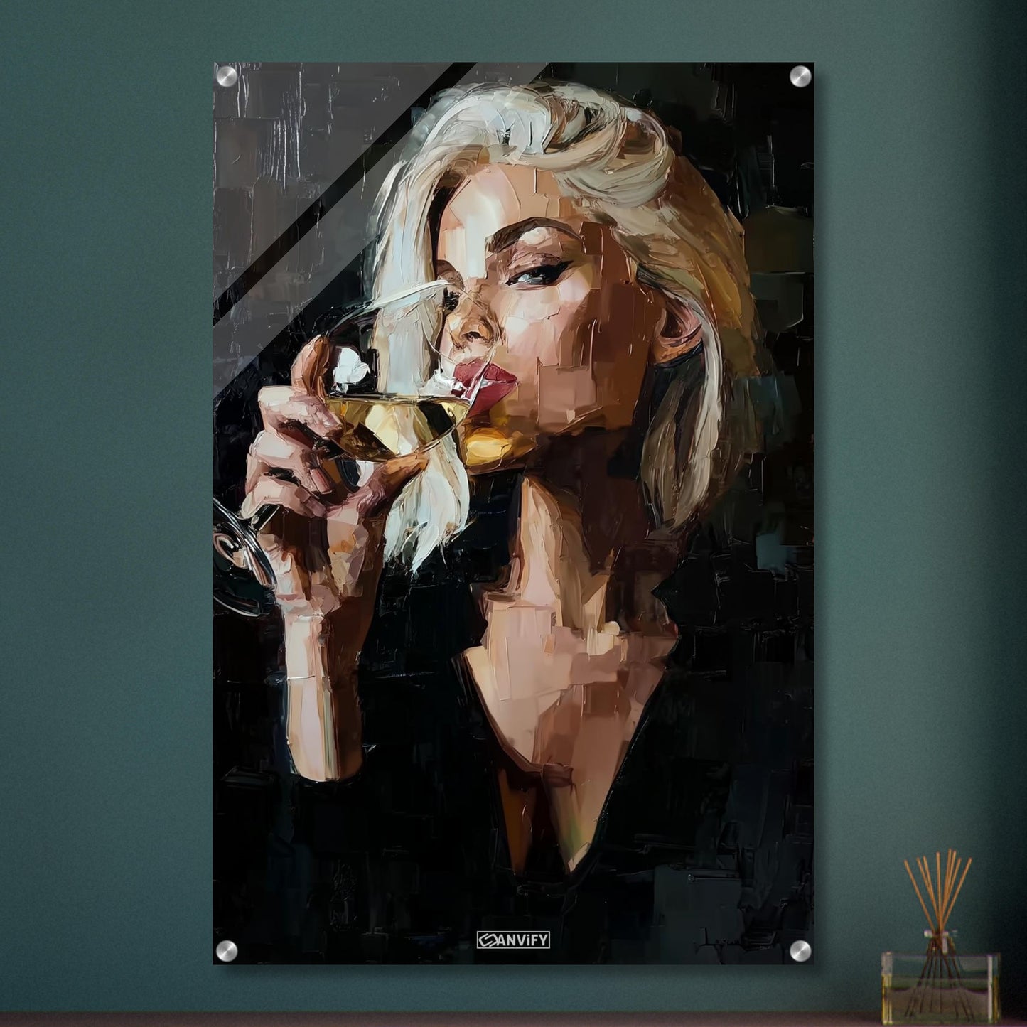 Sexy blonde Geschäftsfrau mit einem Weinglas gemalt mit Acrylfarben auf einem Acrylbild