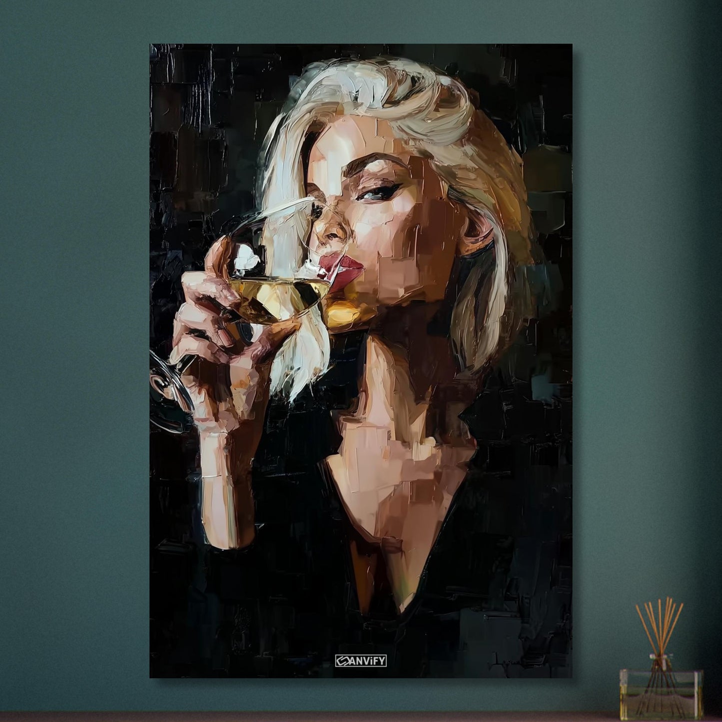 Sexy blonde Geschäftsfrau mit einem Weinglas gemalt mit Acrylfarben auf Aluminium