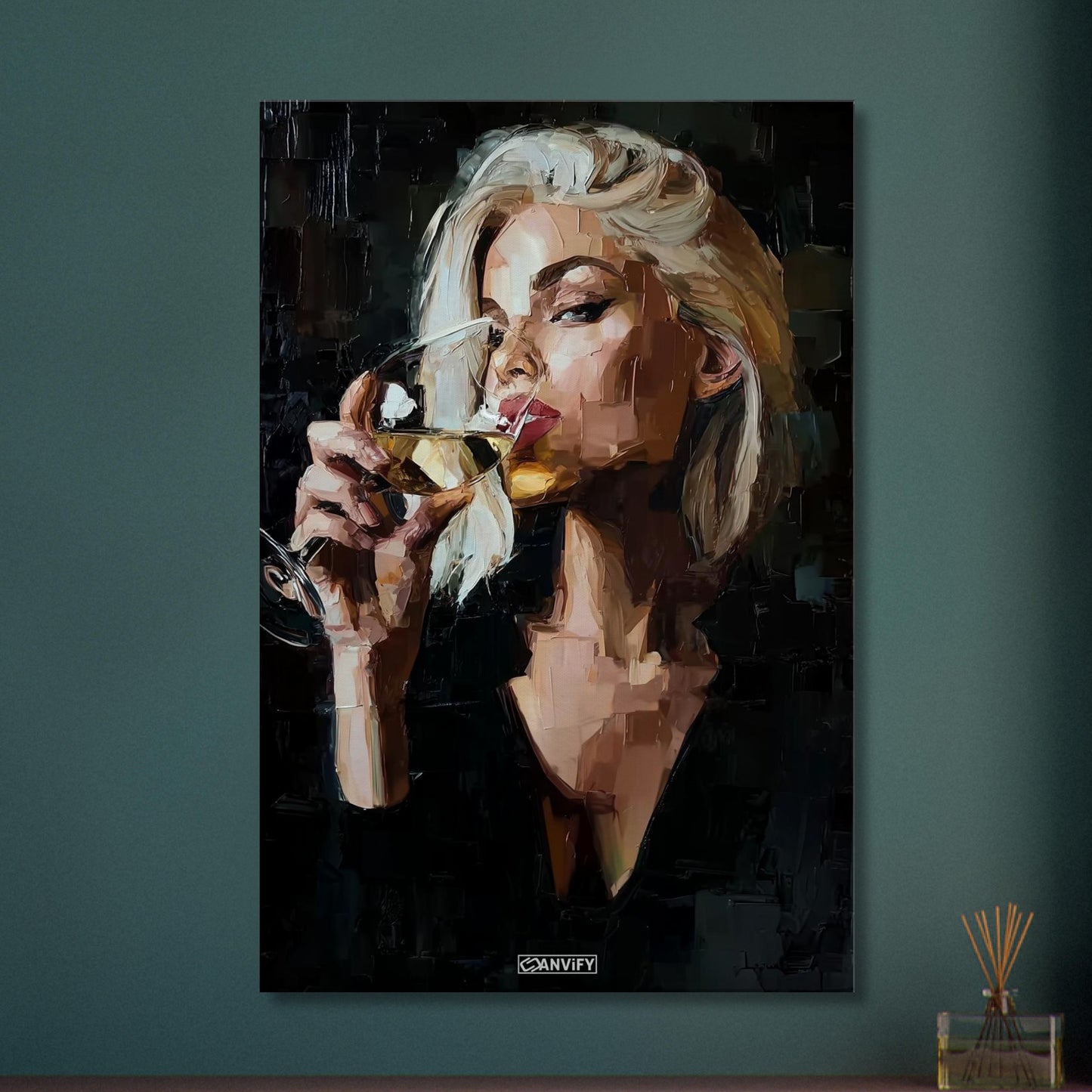 Sexy blonde Geschäftsfrau mit einem Weinglas gemalt mit Acrylfarben auf einer Leinwand