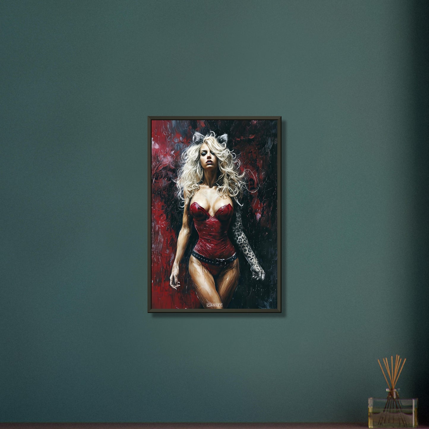 Sexy blonde Frau im roten Bodysuit und Katzenohren auf einem Poster im Metallrahmen