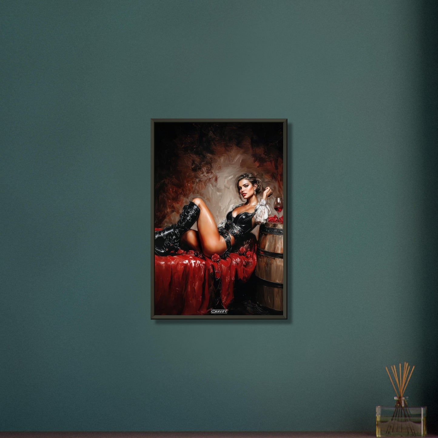 Sexy Frau im Barock Stil mit hohen Stiefeln und einem Glas Rotwein auf dem Bett auf einem Poster im Metallrahmen