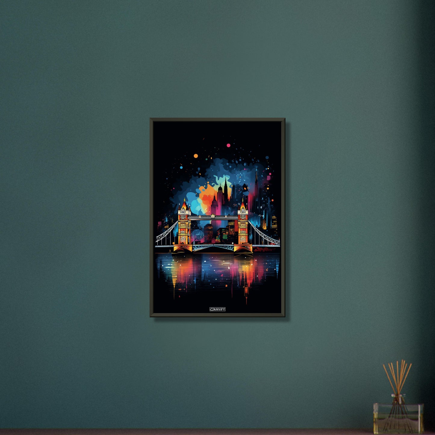 Englands berühmteste Brücke namens Tower Bridge in bunten Acrylfarben auf einem Poster im Metallrahmen