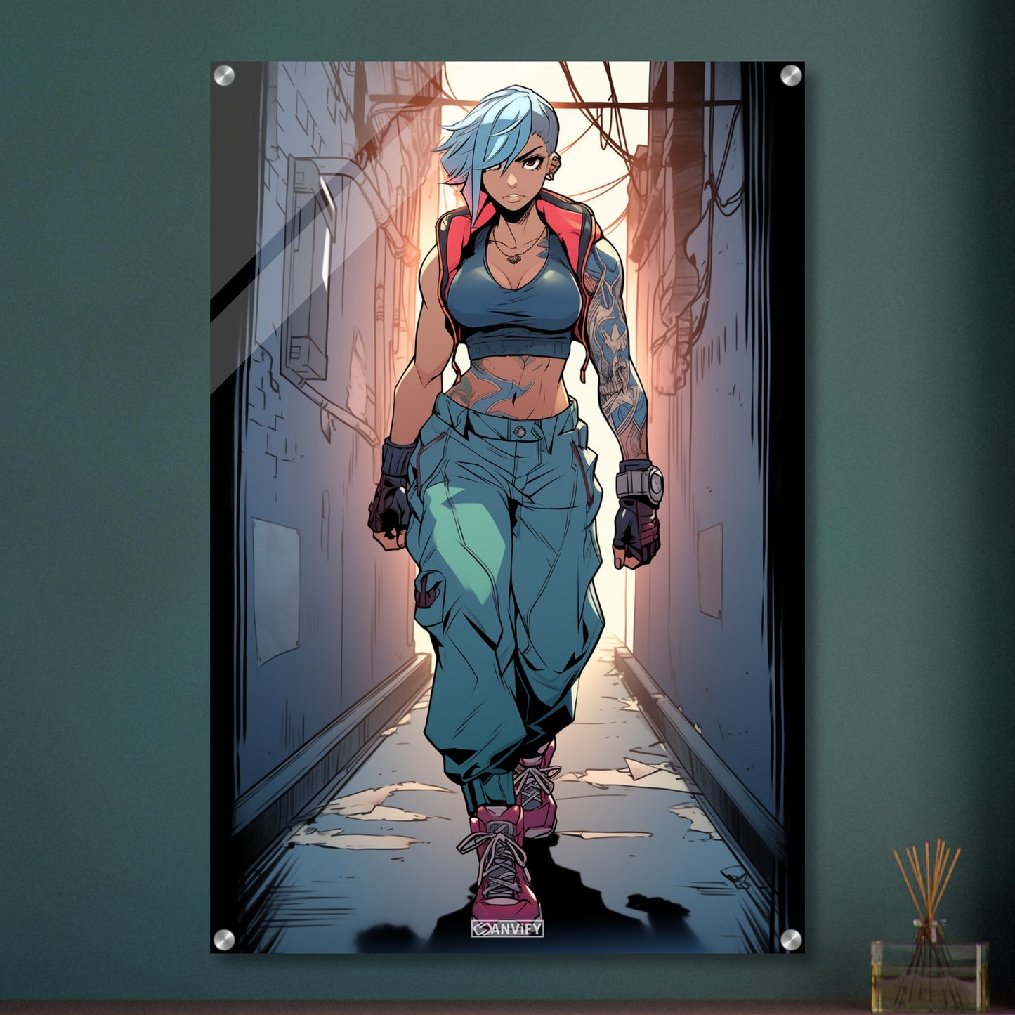 Weibliche Actionfigur mit Tattoos gezeichnet auf einem Acrylbild