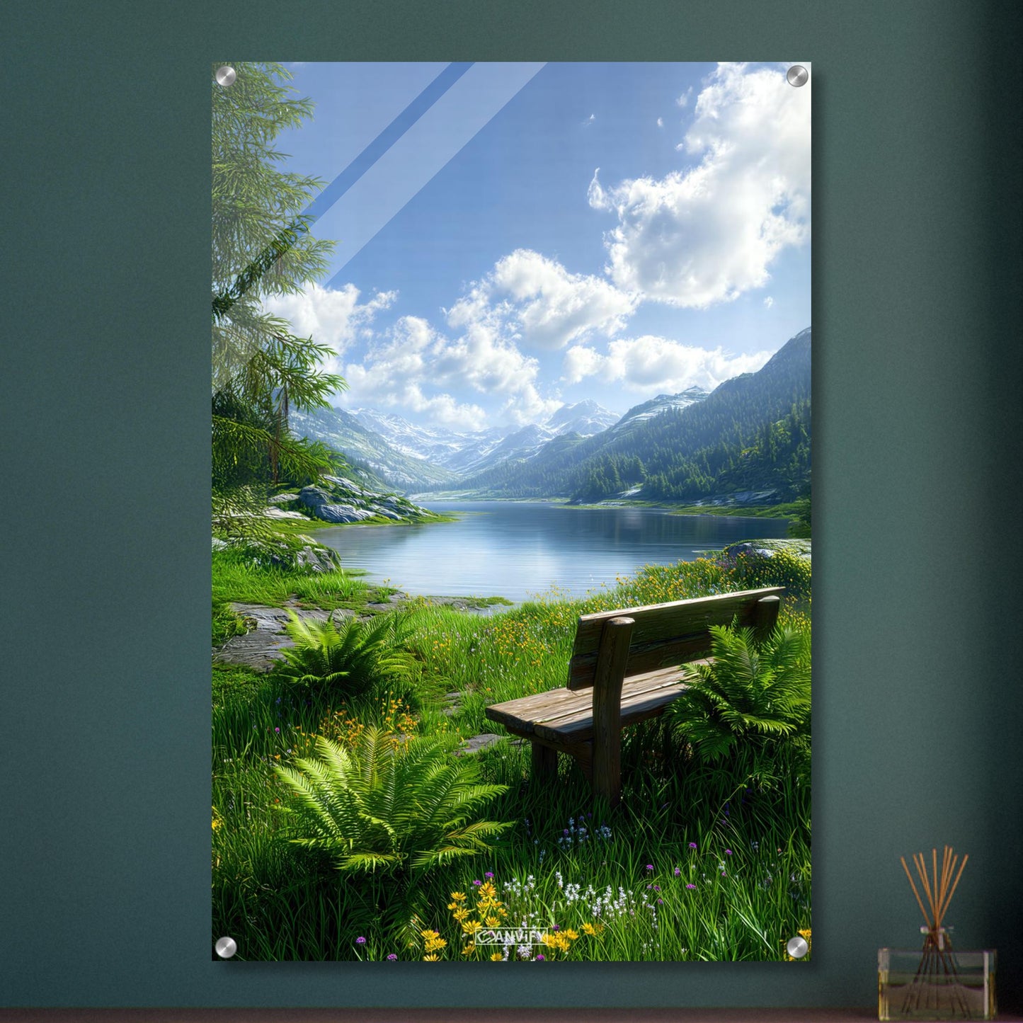 Atemberaubender See mit einer Sitzbank und schneebedeckten Berggipfeln auf einem Acrylbild