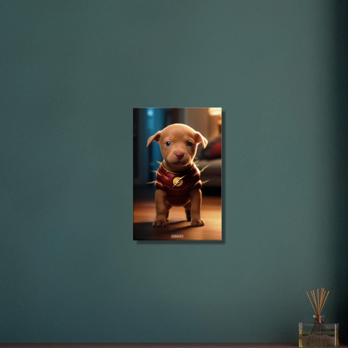 Golden Retriever in einem Superhelden Kostüm von The Flash auf einer Leinwand