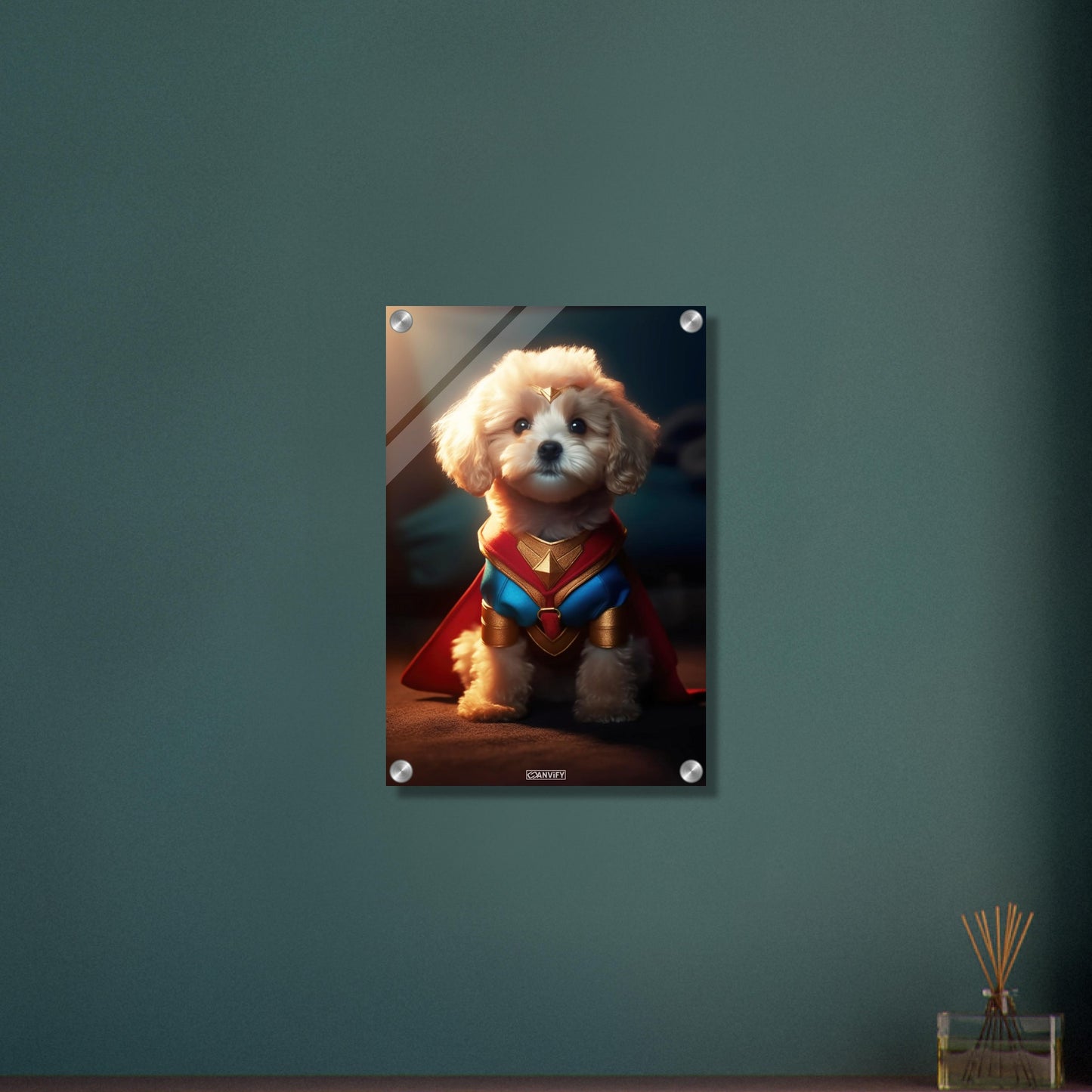Maltipoo in einem Superhelden Kostüm von Wonder Woman auf einem Acrylbild