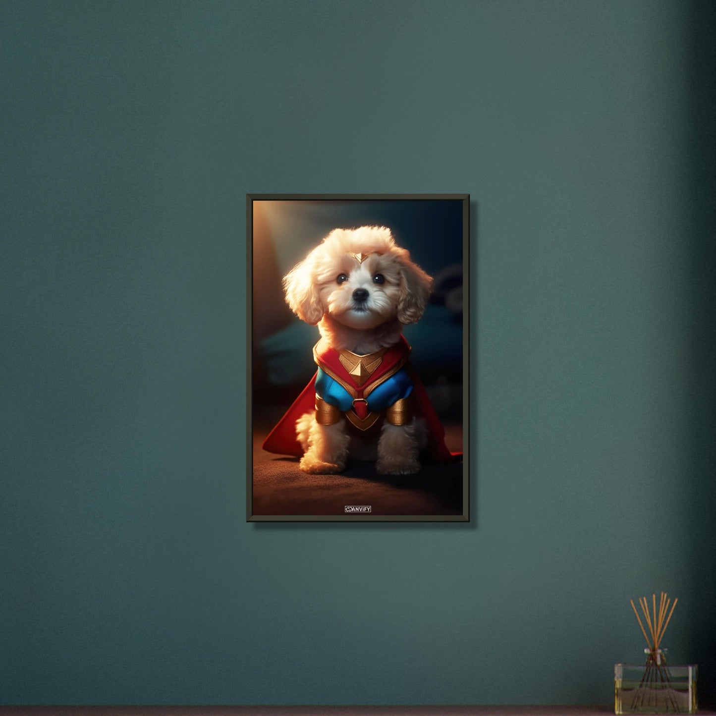 Maltipoo in einem Superhelden Kostüm von Wonder Woman auf einem Poster im Metallrahmen