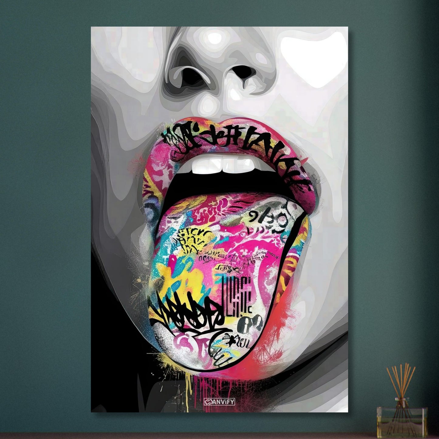 Abstrakter Graffiti Street Art Mund mit bunten Farben im Banksy Stil auf Aluminium
