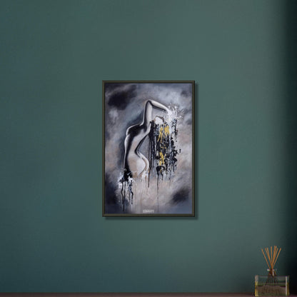 Ästhetisch gemalte Frau auf einem Poster im Metallrahmen