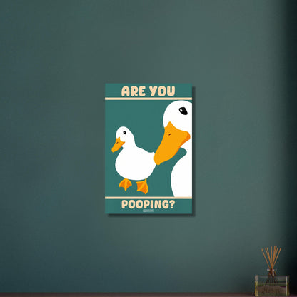 Zwei Enten im Retro-Stil mit schiefem Blick und einem Spruch 'Are You Pooping' auf Aluminium