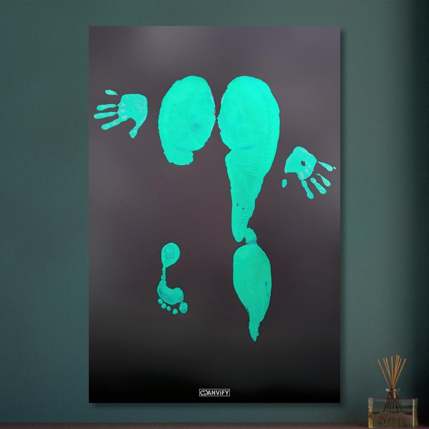 Künstlerische Frauenbeine gemalt in Acrylfarben auf Aluminium