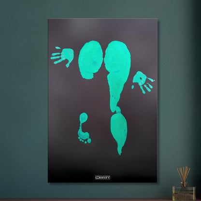 Künstlerische Frauenbeine gemalt in Acrylfarben auf einer Leinwand