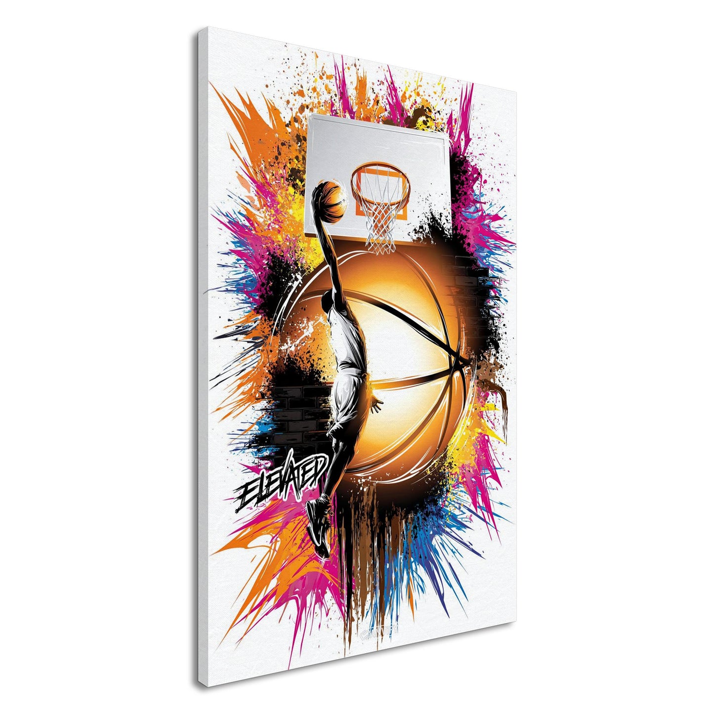 Basketballspieler springt mit dem Basketball in einer Hand zum Korb und daneben ist ein Motivationsspruch "Elevated" im Street Art Stil auf einer Leinwand