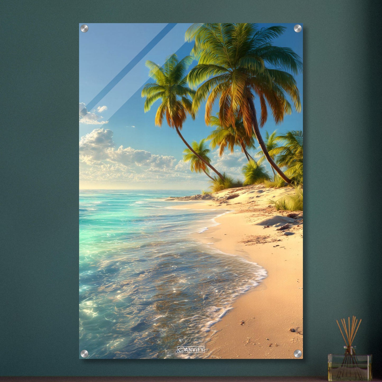 Traumhafter Strand mit Palmen und türkisem Wasser auf einem Acrylbild