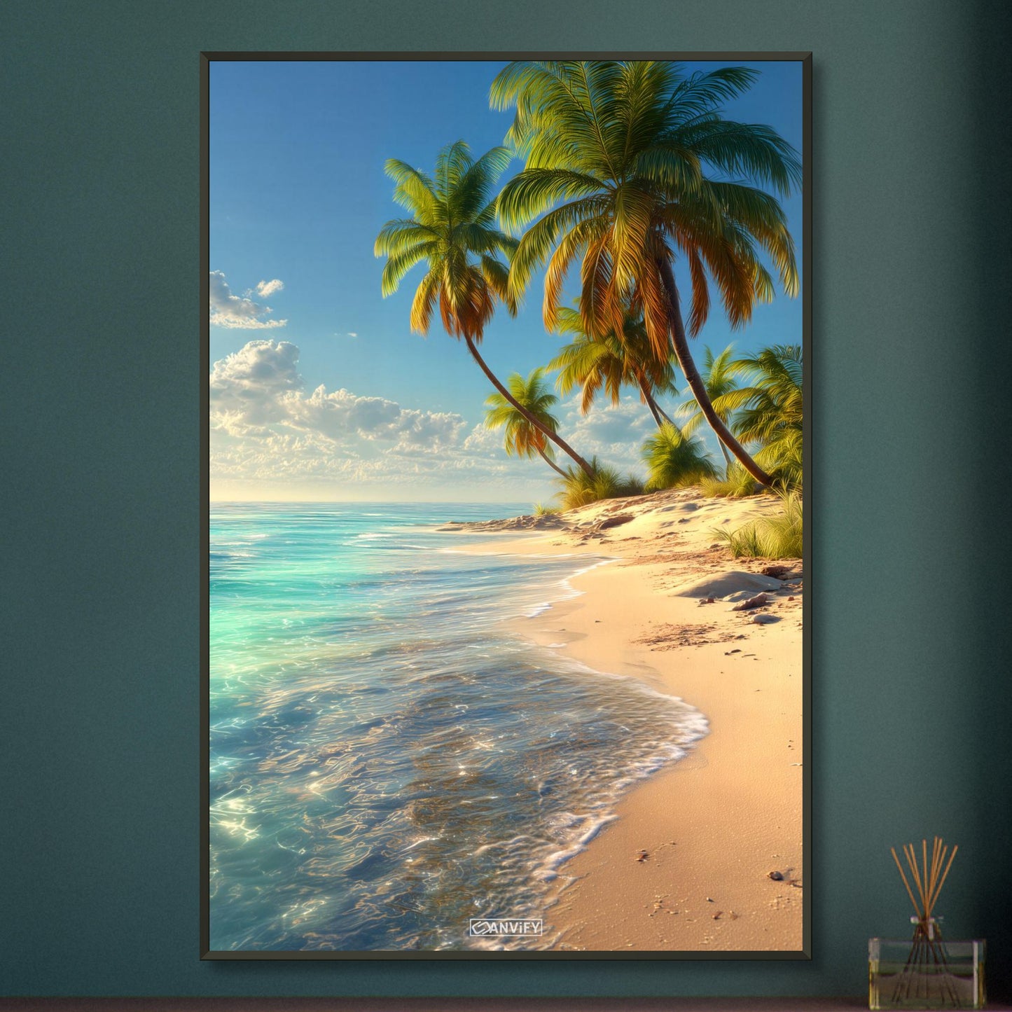 Traumhafter Strand mit Palmen und türkisem Wasser auf einem Poster im Metallrahmen