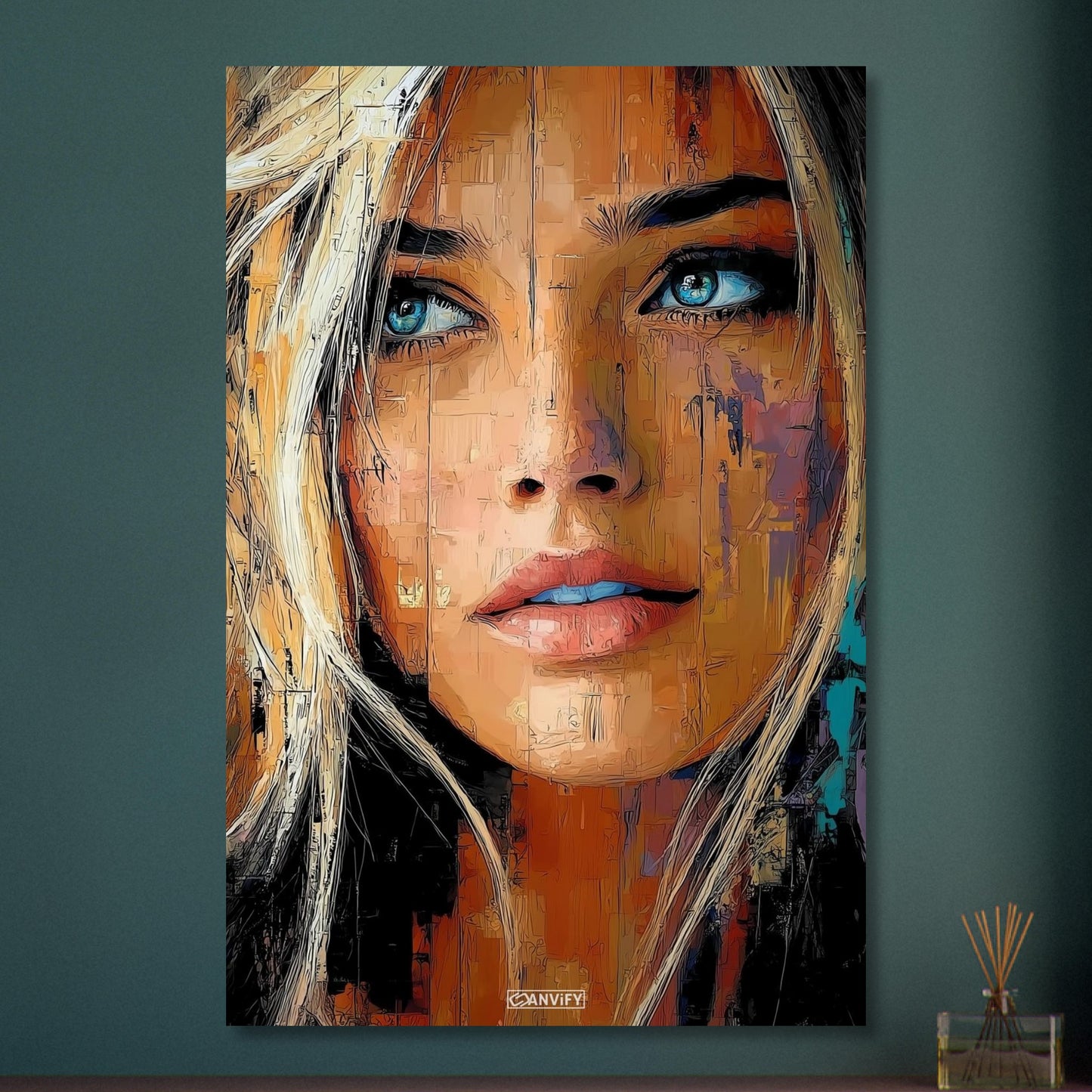 Blonde Frau mit blauen Augen auf Aluminium