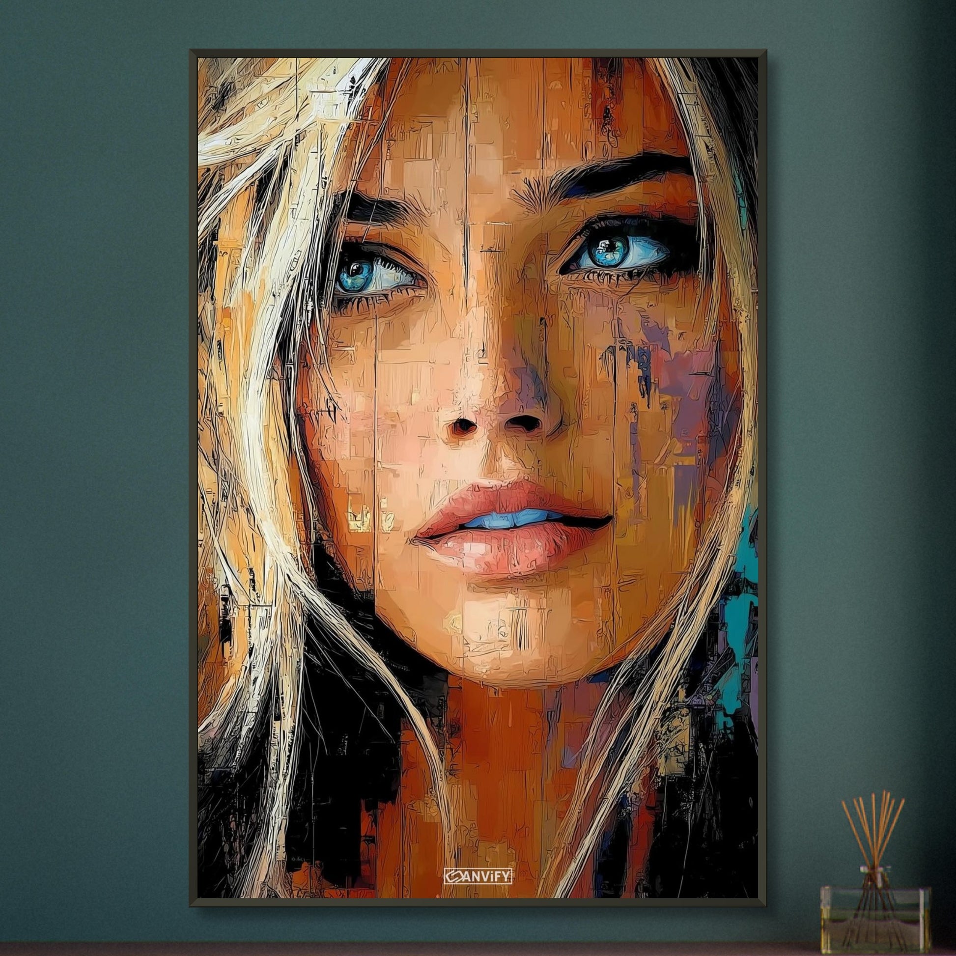 Blonde Frau mit blauen Augen auf einem Poster im Metallrahmen