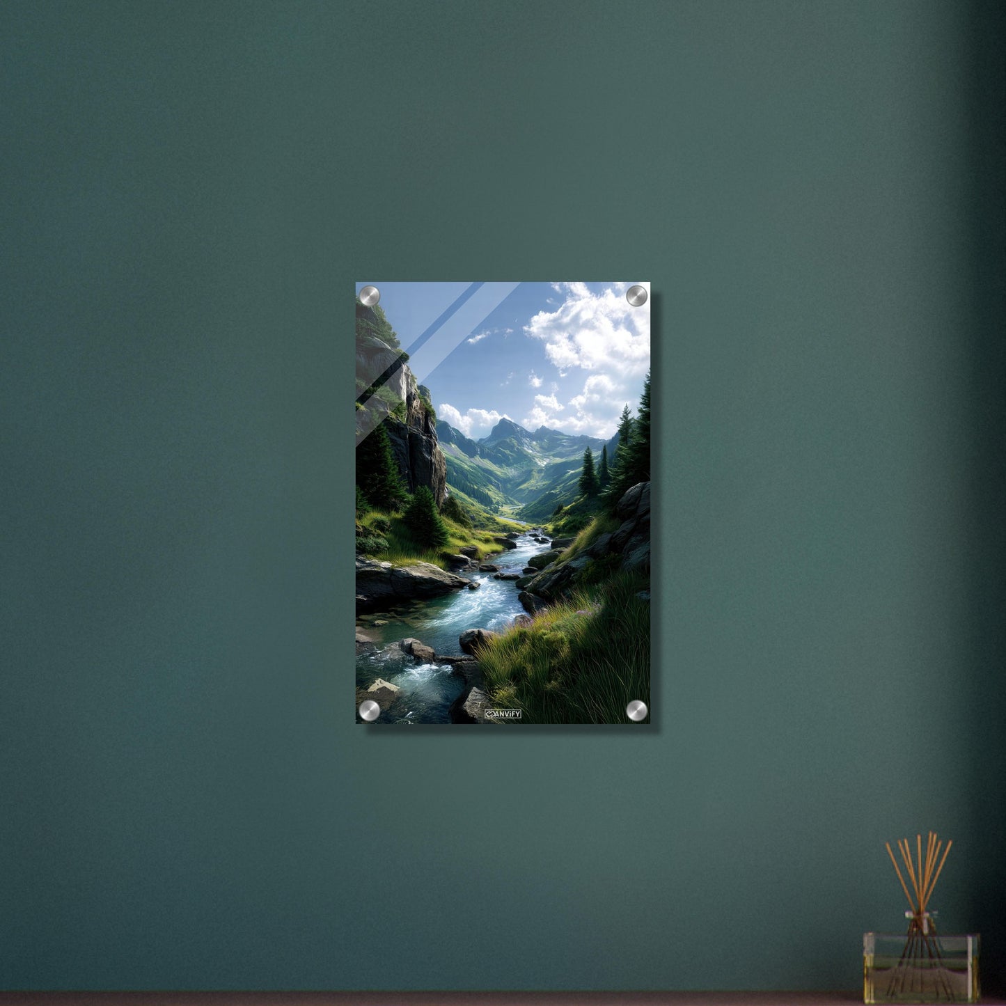 Traumhafter Fluss zwischen den Bergen auf einem Acrylbild